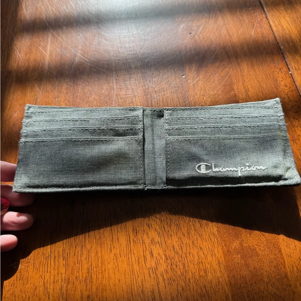Champion men bifold